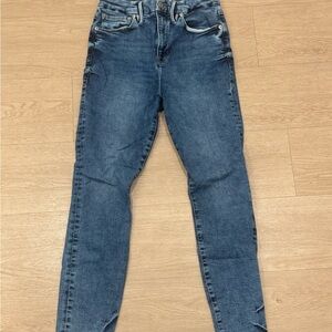 Good American Skinny Jeans in Medium Blue Wash
